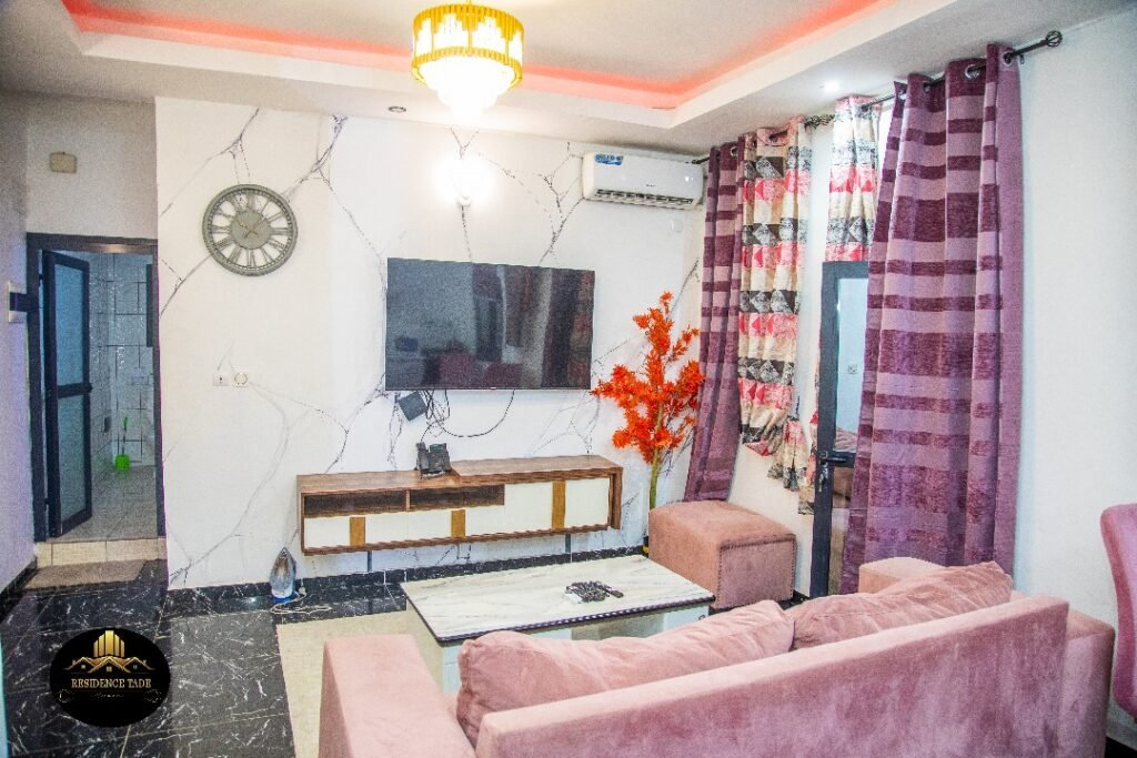 Appartement meublé 3chbr haut standing Efoulan