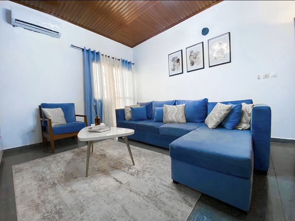 S𝘁𝘂𝗱𝗶𝗼 𝗺𝗲𝘂𝗯𝗹é 𝗵𝗮𝘂𝘁 𝘀𝘁𝗮𝗻𝗱𝗶𝗻𝗴 à 𝗗𝗼𝘂𝗮𝗹𝗮