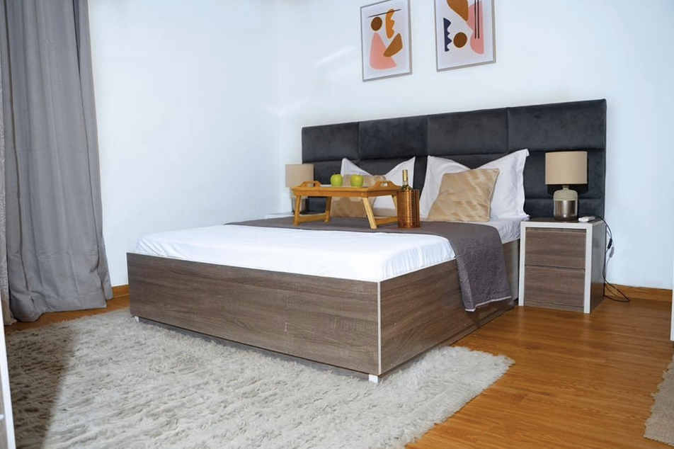 S𝘁𝘂𝗱𝗶𝗼 𝗺𝗲𝘂𝗯𝗹é 𝗵𝗮𝘂𝘁 𝘀𝘁𝗮𝗻𝗱𝗶𝗻𝗴 à 𝗗𝗼𝘂𝗮𝗹𝗮