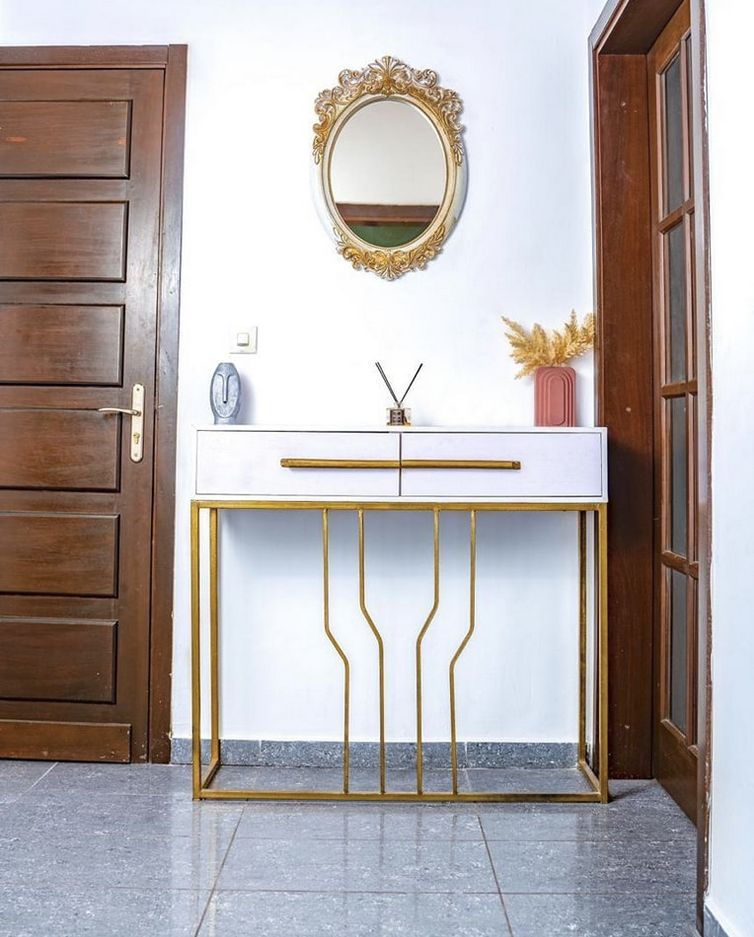 S𝘁𝘂𝗱𝗶𝗼 𝗺𝗲𝘂𝗯𝗹é 𝗵𝗮𝘂𝘁 𝘀𝘁𝗮𝗻𝗱𝗶𝗻𝗴 à 𝗗𝗼𝘂𝗮𝗹𝗮