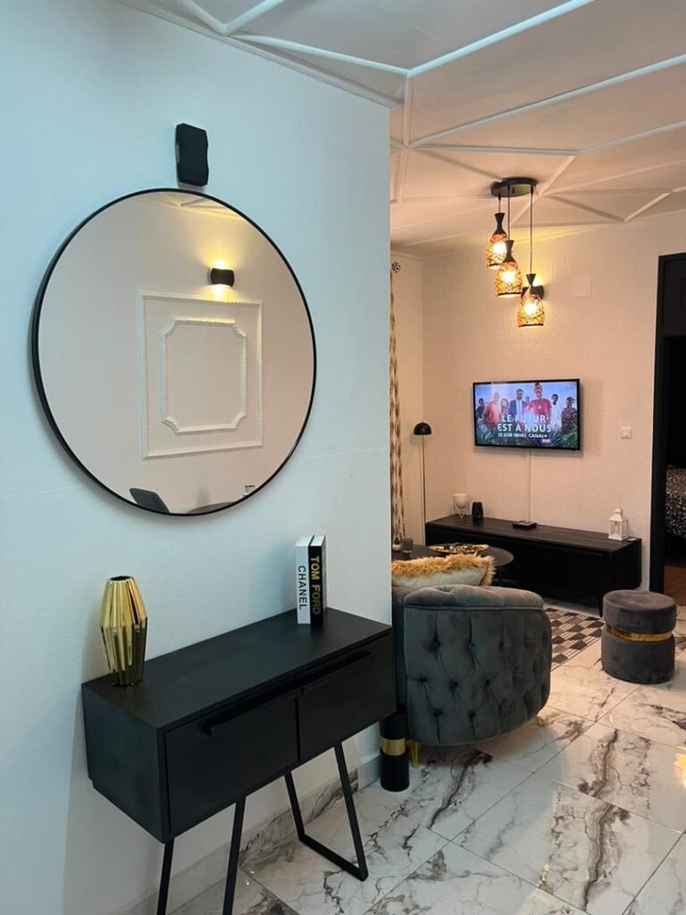 Studio moderne, entièrement meublé, confortable et équipé