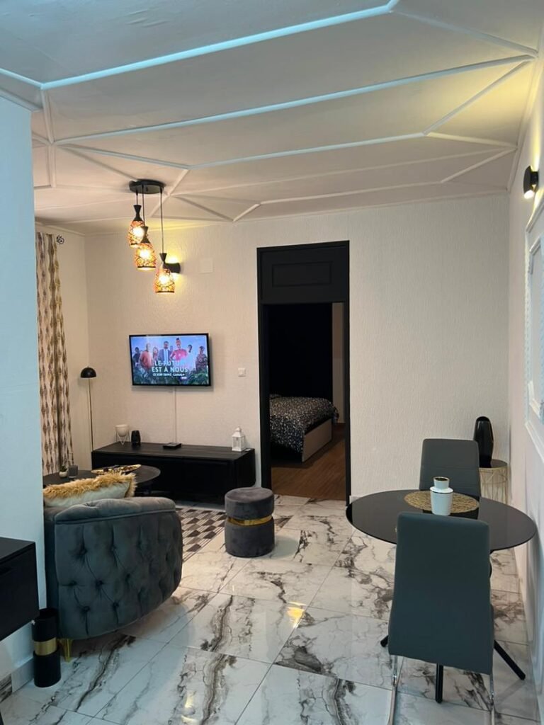 Studio moderne, entièrement meublé, confortable et équipé