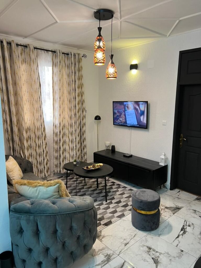 Studio moderne, entièrement meublé, confortable et équipé