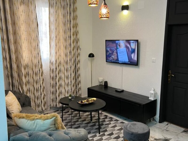 Studio moderne, entièrement meublé, confortable et équipé